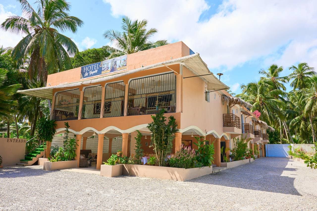 El hotel a pasos del mar en Nagua